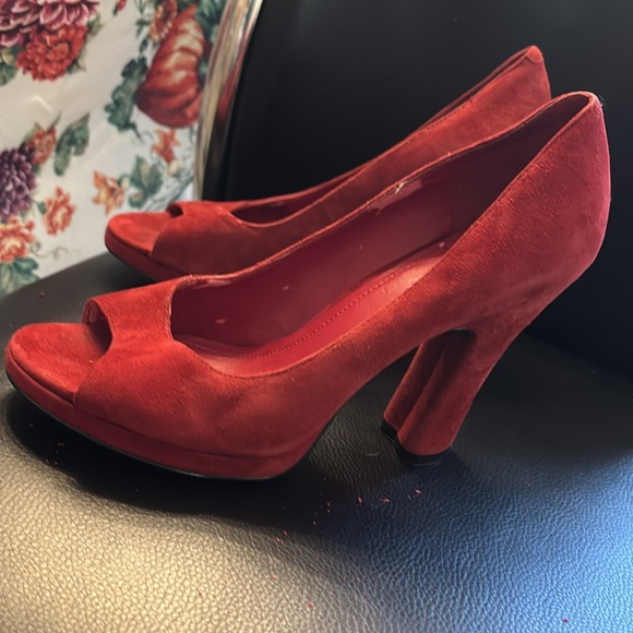 BCBGgeneration red suede heels - Picture 3 of 7